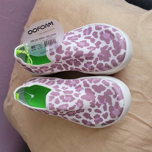 Oofos Oomg Eezee Womens Slip-On Shoes Rose Leopard Print Size 5W - Picture 4 of 8